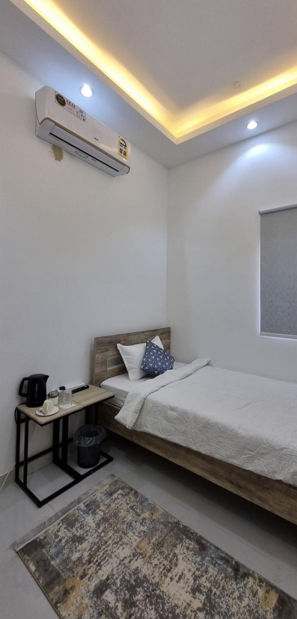 Elizabeth Hostel Маскат Екстериор снимка